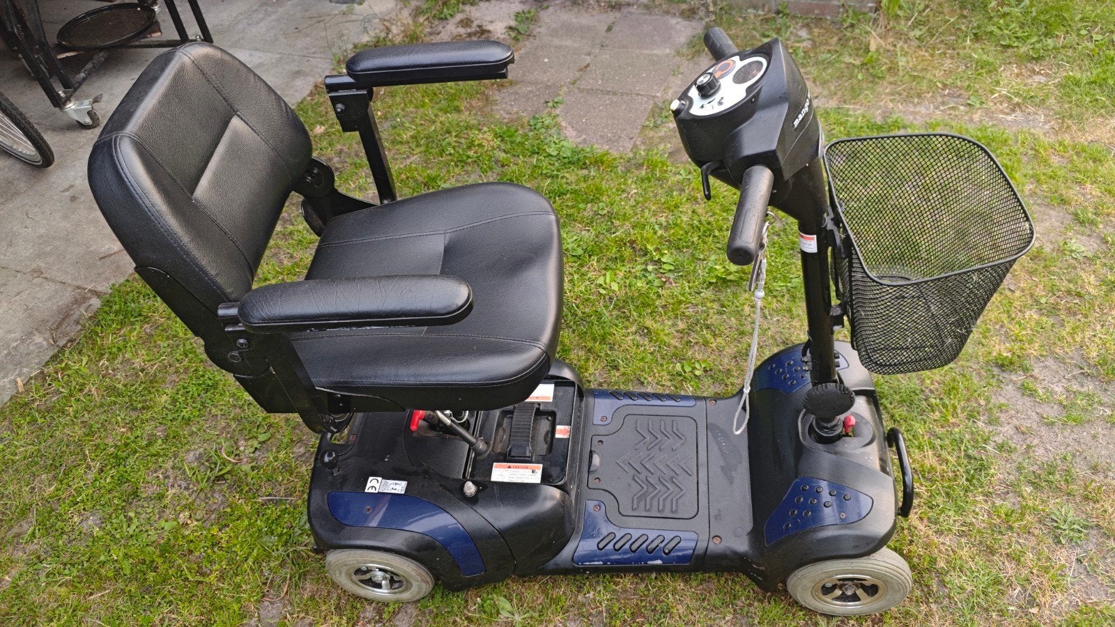 Opvouwbare Mango scootmobiel met nieuwe accu, Ophalen, Zo goed als nieuw, Mango, 10 km/u of minder