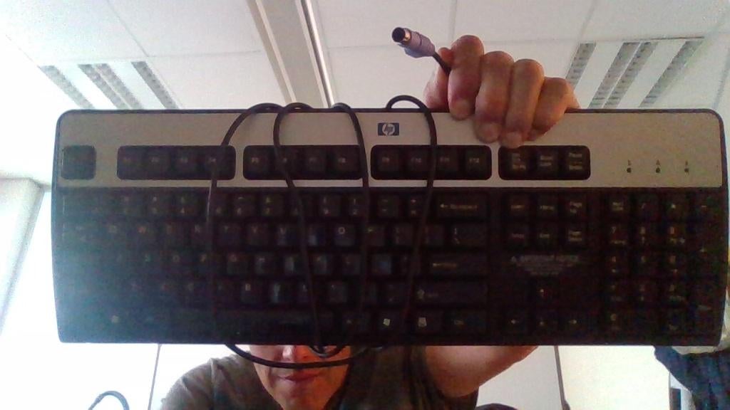 toetsenboord PS2 Merk Hp, Computers en Software, Toetsenborden, Verzenden, Gebruikt