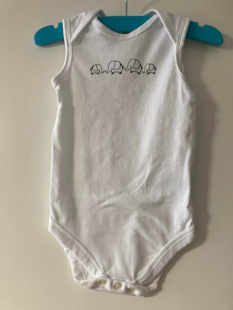 Witte mouwloze romper / rompertje maat 62/68 olifanten, Ophalen of Verzenden, Zo goed als nieuw, Jongetje, Nacht- of Onderkleding