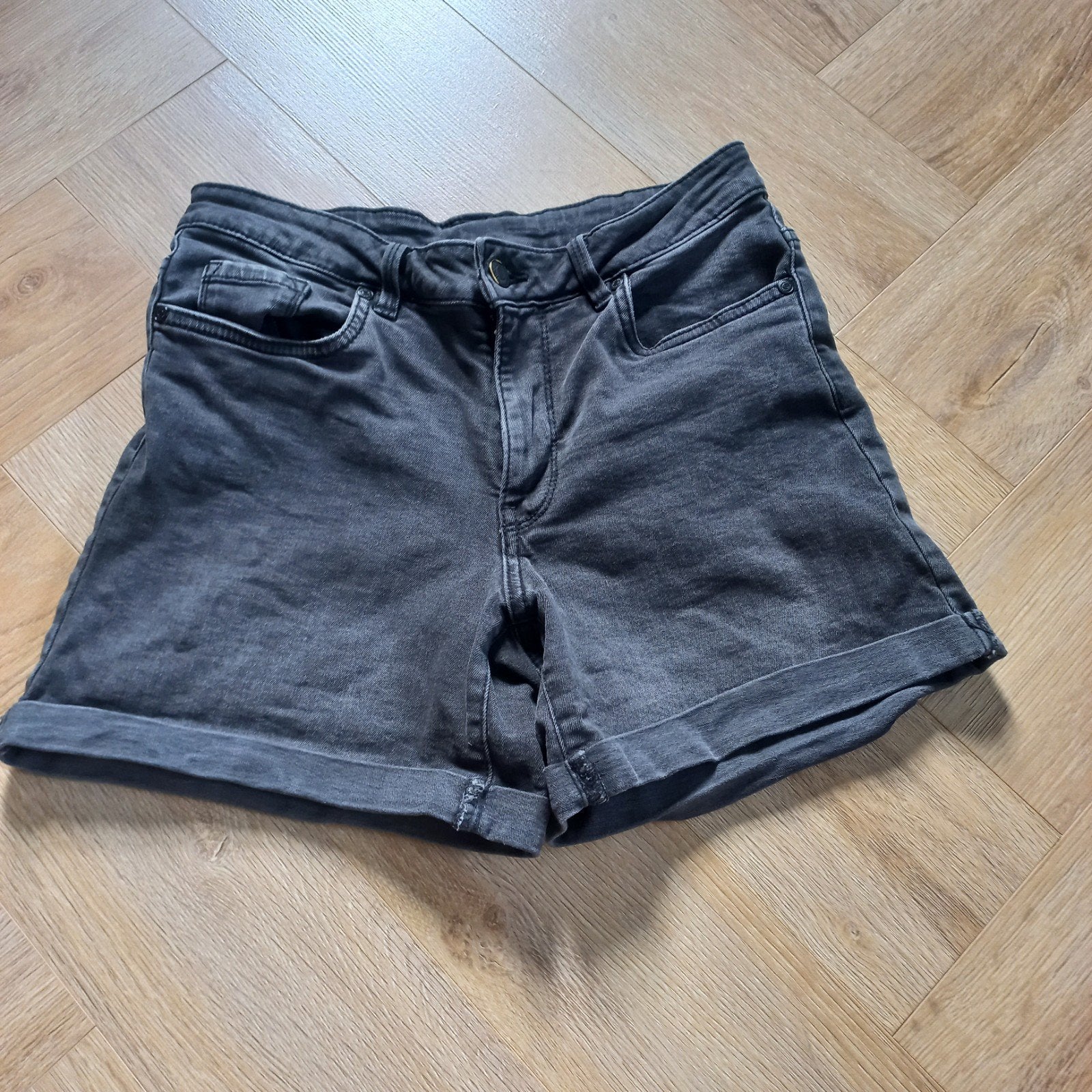 Hema spijkerbroekje kort maat 38, Maat 38/40 (M), Kort, Ophalen of Verzenden, Grijs