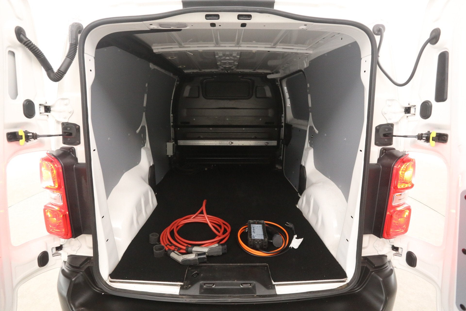 Toyota PROACE Electric Worker 75 kWh Extra Range Navigator L, 136 pk, Wit, Origineel Nederlands, 1000 kg