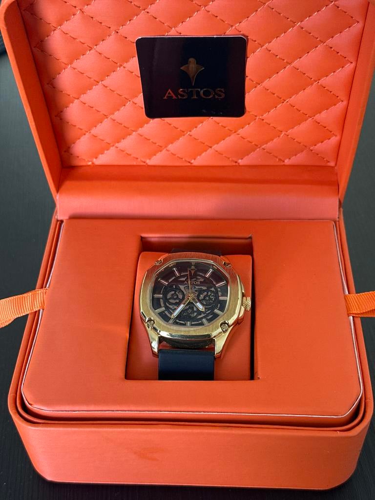 Astos Horloge Goudkleurig met Zwart Bandje, Overige merken, Overige materialen, Polshorloge, Kunststof