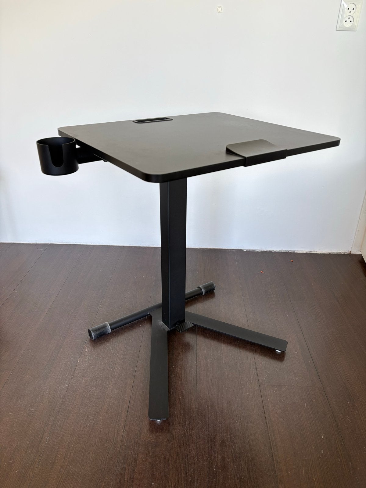 Verstelbare Laptoptafel met Bekerhouder - Zwart, Huis en Inrichting, Tafels | Bijzettafels, Ophalen, Minder dan 55 cm, Gebruikt