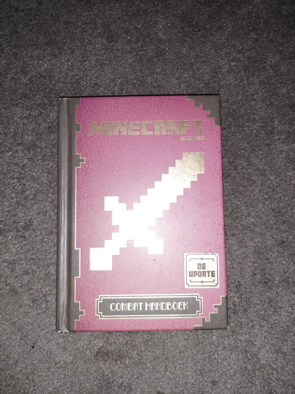 Te koop boek minecraft 9+, Ophalen, Zo goed als nieuw