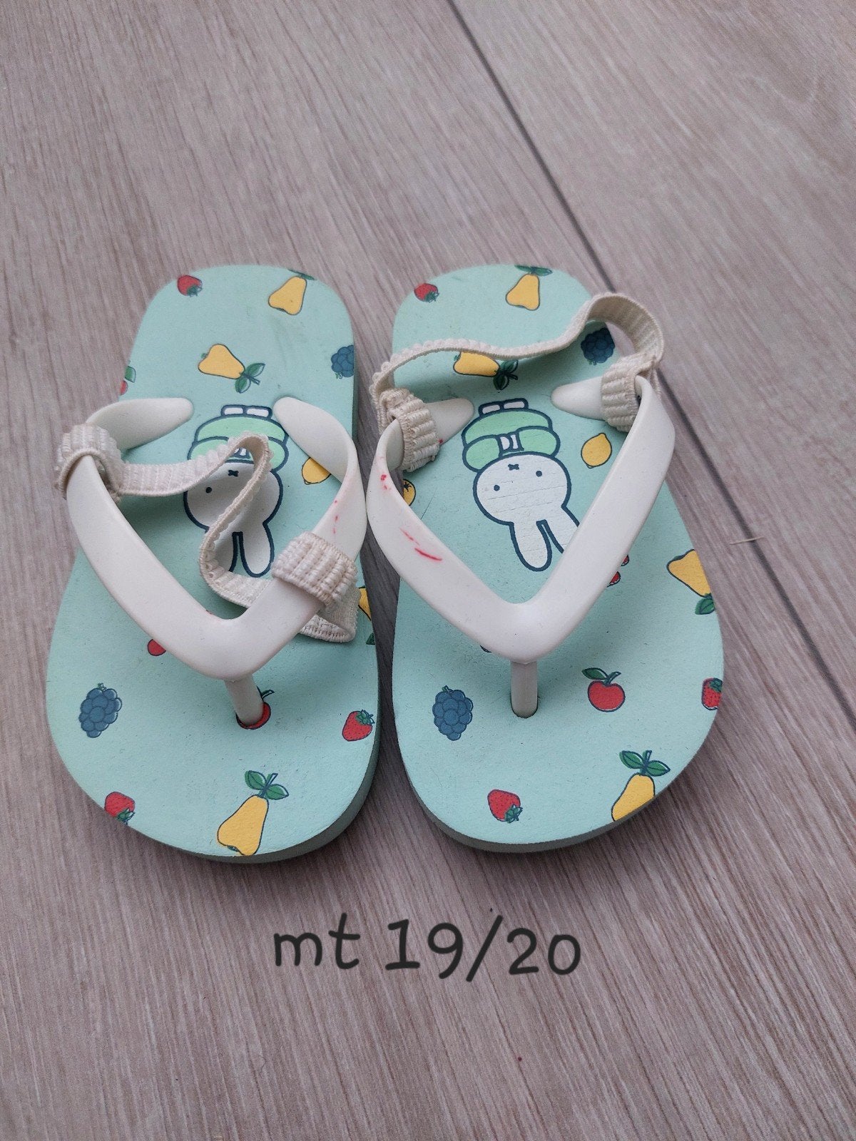 Slippers en klompjes, Ophalen, Meisje