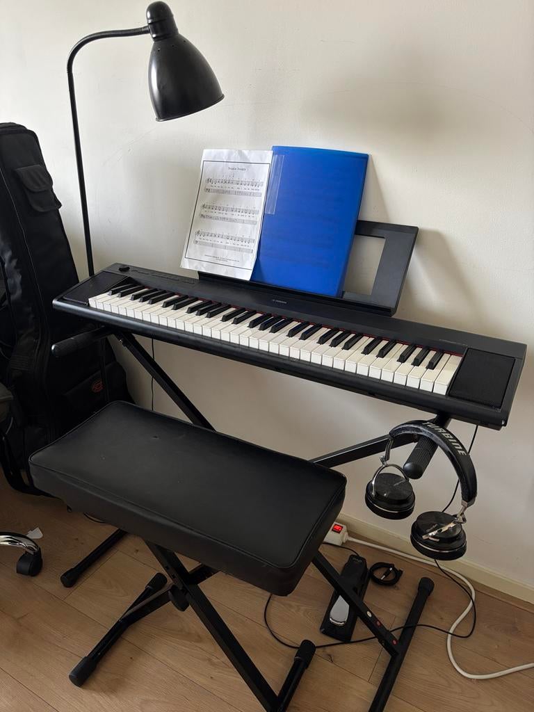Yamaha Piaggero digitaal piano met standaard,pedaal en stoel, Ophalen, 61 toetsen, Yamaha, Zo goed als nieuw
