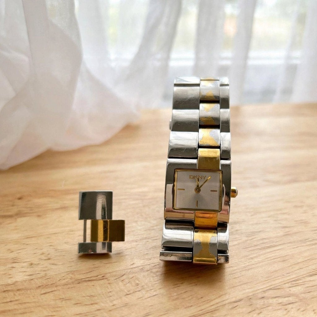 Vintage DKNY Two-Tone Bangle Horloge Vierkant Y2K, Staal, Gebruikt, Staal, DKNY