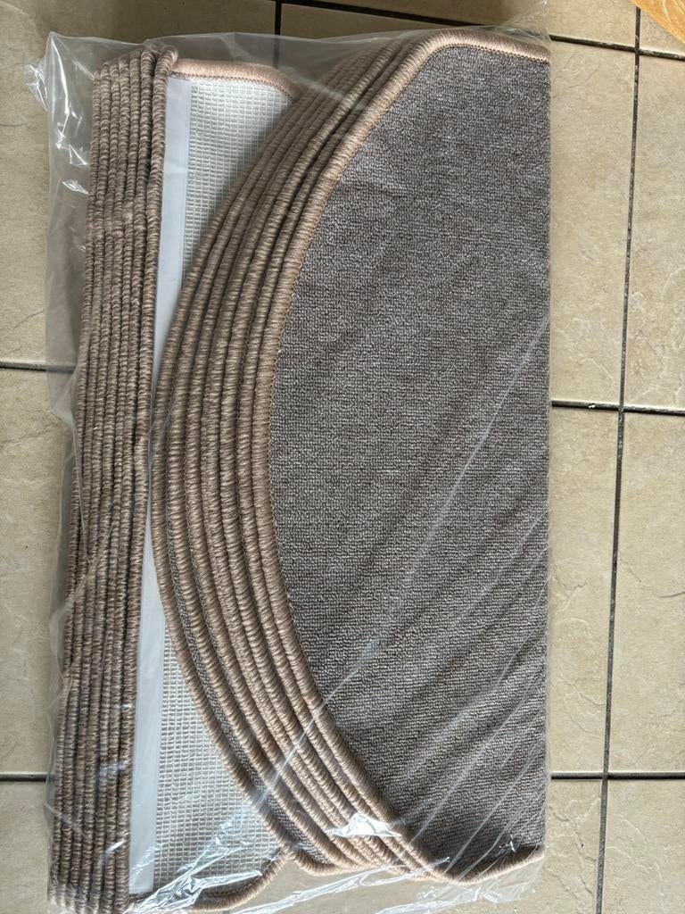 Trapmatten 15 stuks nieuw 65x25 cm, Beige, Nieuw, Ophalen of Verzenden, Minder dan 10 m²