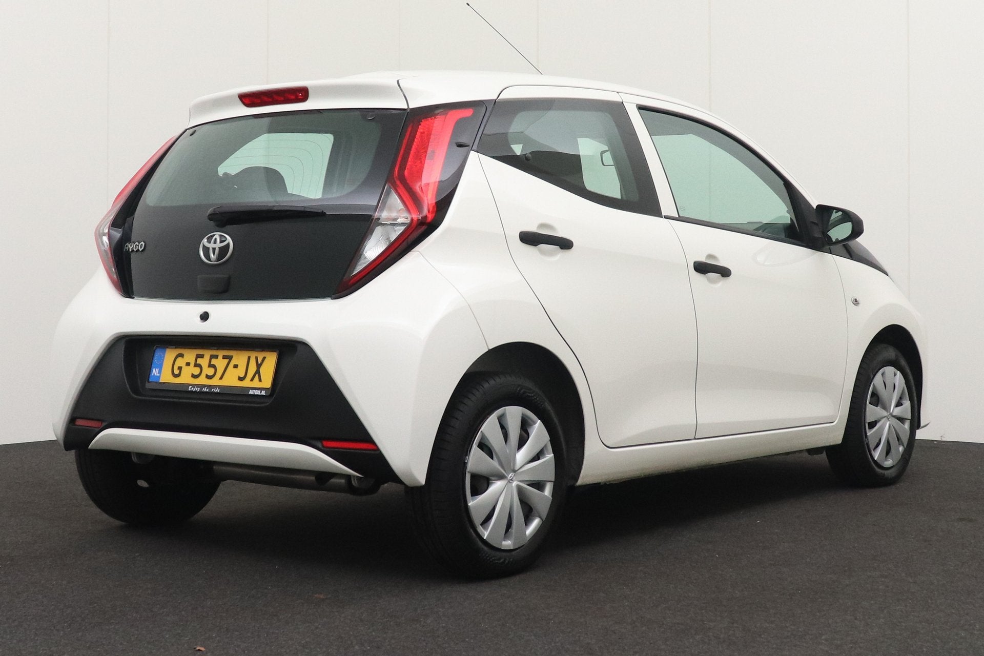 Toyota Aygo 1.0 VVT-i X-fun 5-Deurs Bluetooth Airco LED Star, Voorwielaandrijving, Dealer onderhouden, Stof, Gebruikt