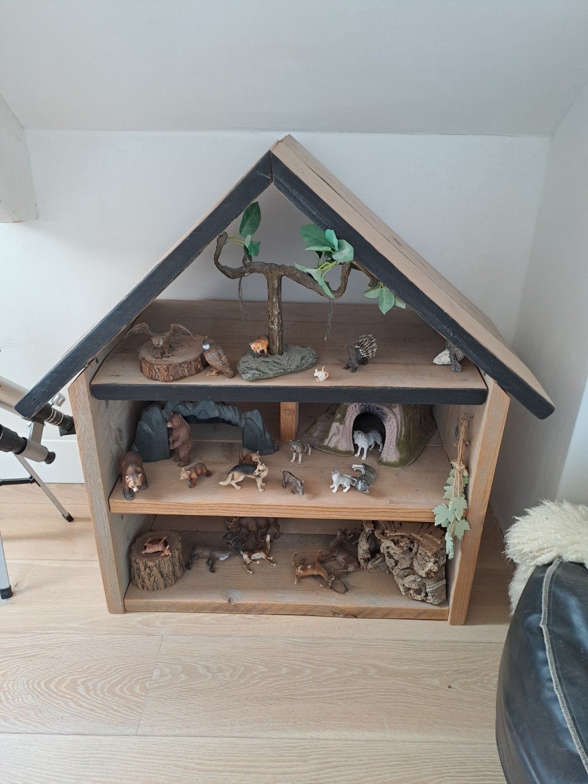 Steigerhouten poppenhuis, Ophalen