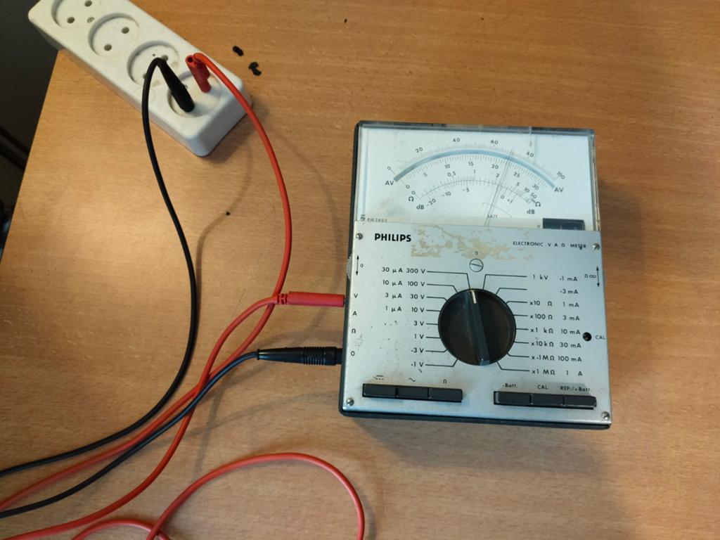 Philips PM2403/02 Multimeter - Werkend met kleine schade, Doe-het-zelf en Verbouw, Meetapparatuur, Ophalen of Verzenden, Gebruikt