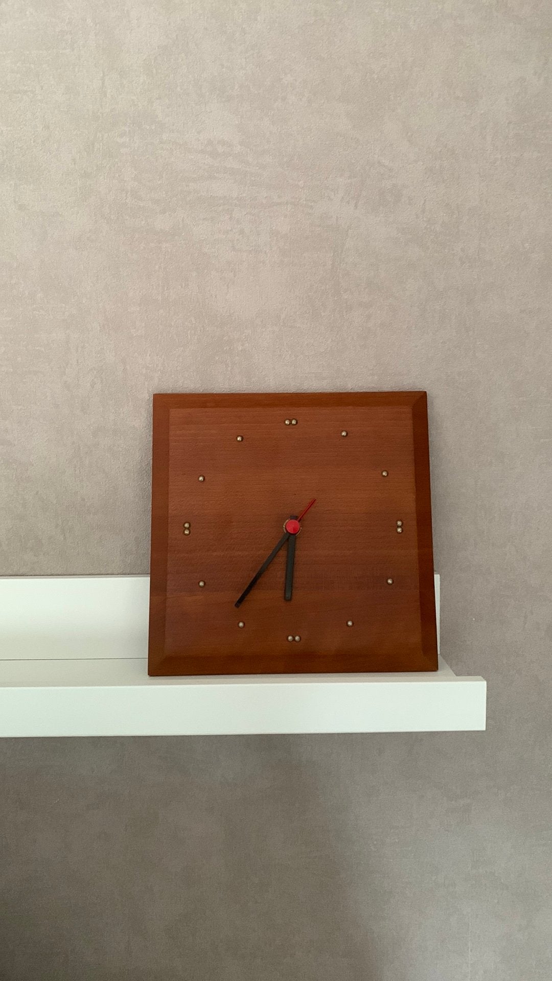 Houten klok Junghans Quartz minimalistisch design japandi, Ophalen of Verzenden, Zo goed als nieuw, Wandklok