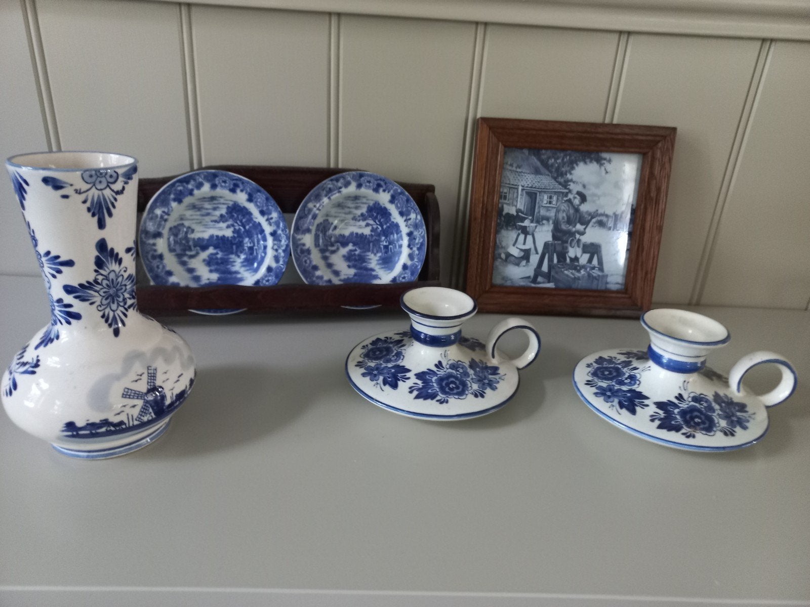 Delfts Blauw set: vaas, kandelaars, tegel, wandbordjes, Antiek en Kunst, Ophalen