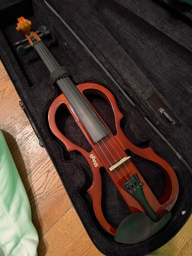 Stagg elektrische viool (zonder strijkstok), Muziek en Instrumenten, Strijkinstrumenten | Violen en Altviolen, Ophalen of Verzenden