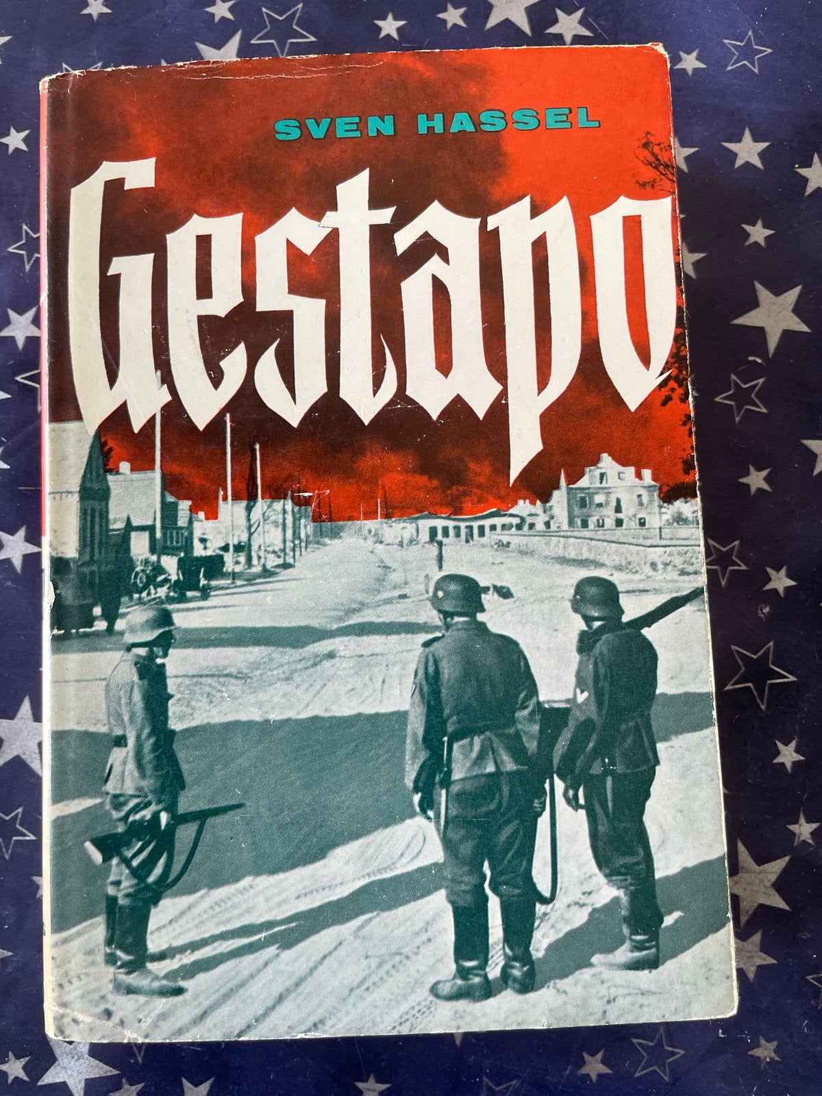 Gestapo - Sven Hassel (Scheltens & Giltay), Boeken, Ophalen of Verzenden, Tweede Wereldoorlog, Gelezen, Algemeen