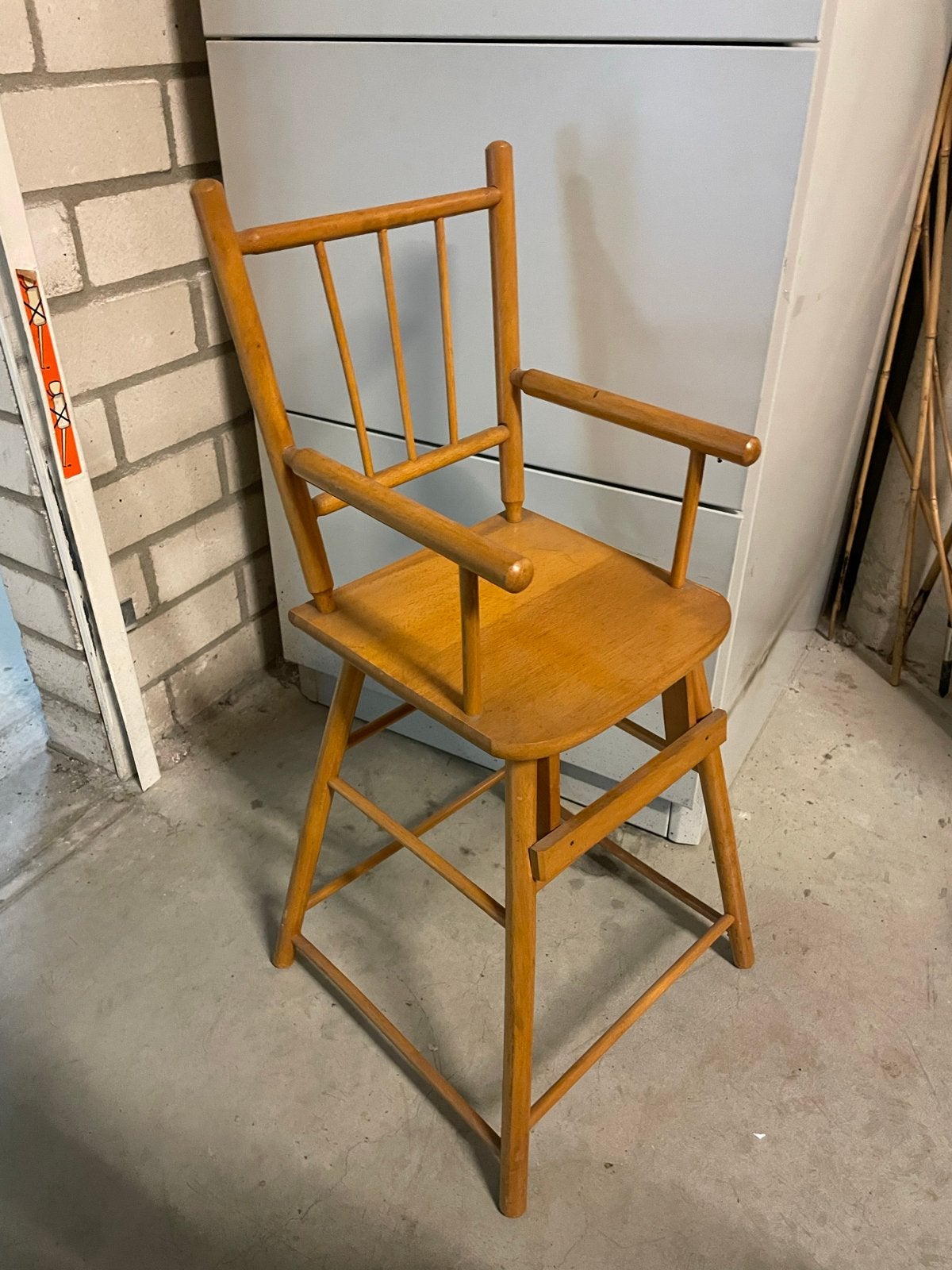 Vintage houten poppenstoel met pop, Ophalen of Verzenden, Gebruikt, Overige typen
