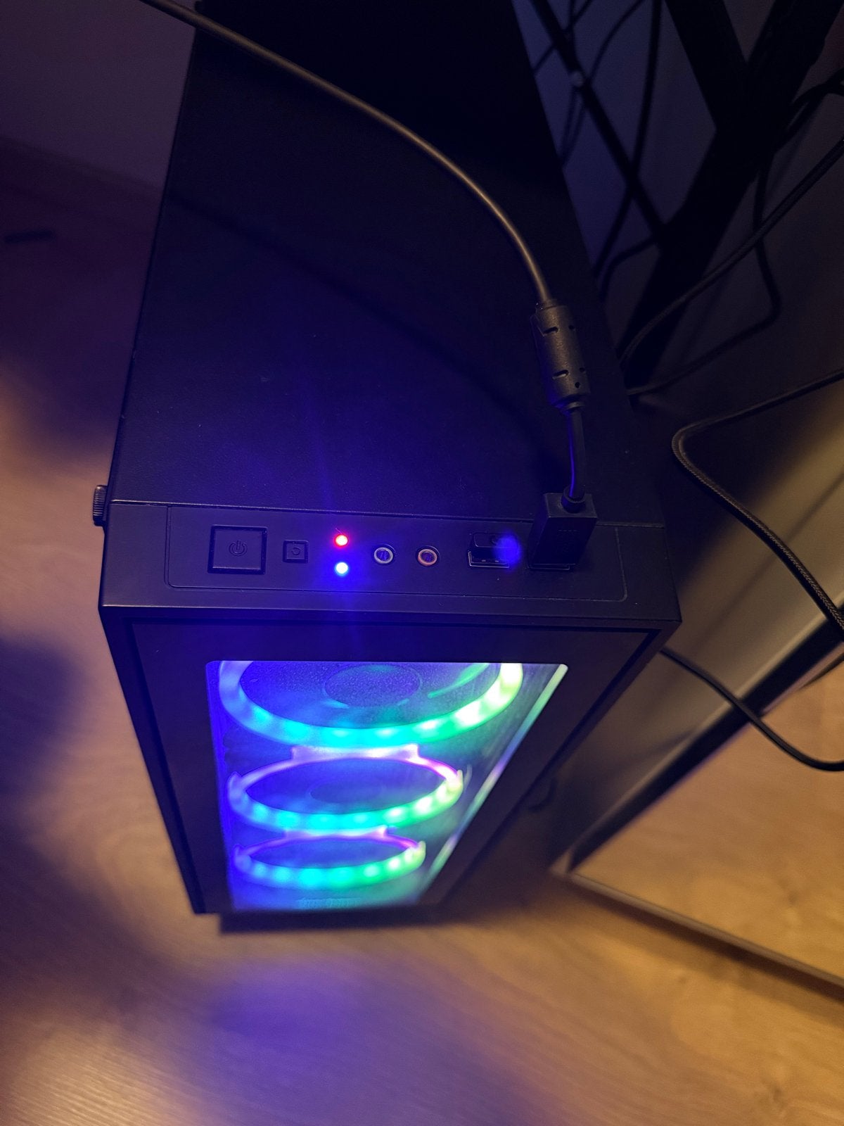 Foto 2 van Gaming PC met Intel i3-10100, GTX 1660 en 16GB RAM