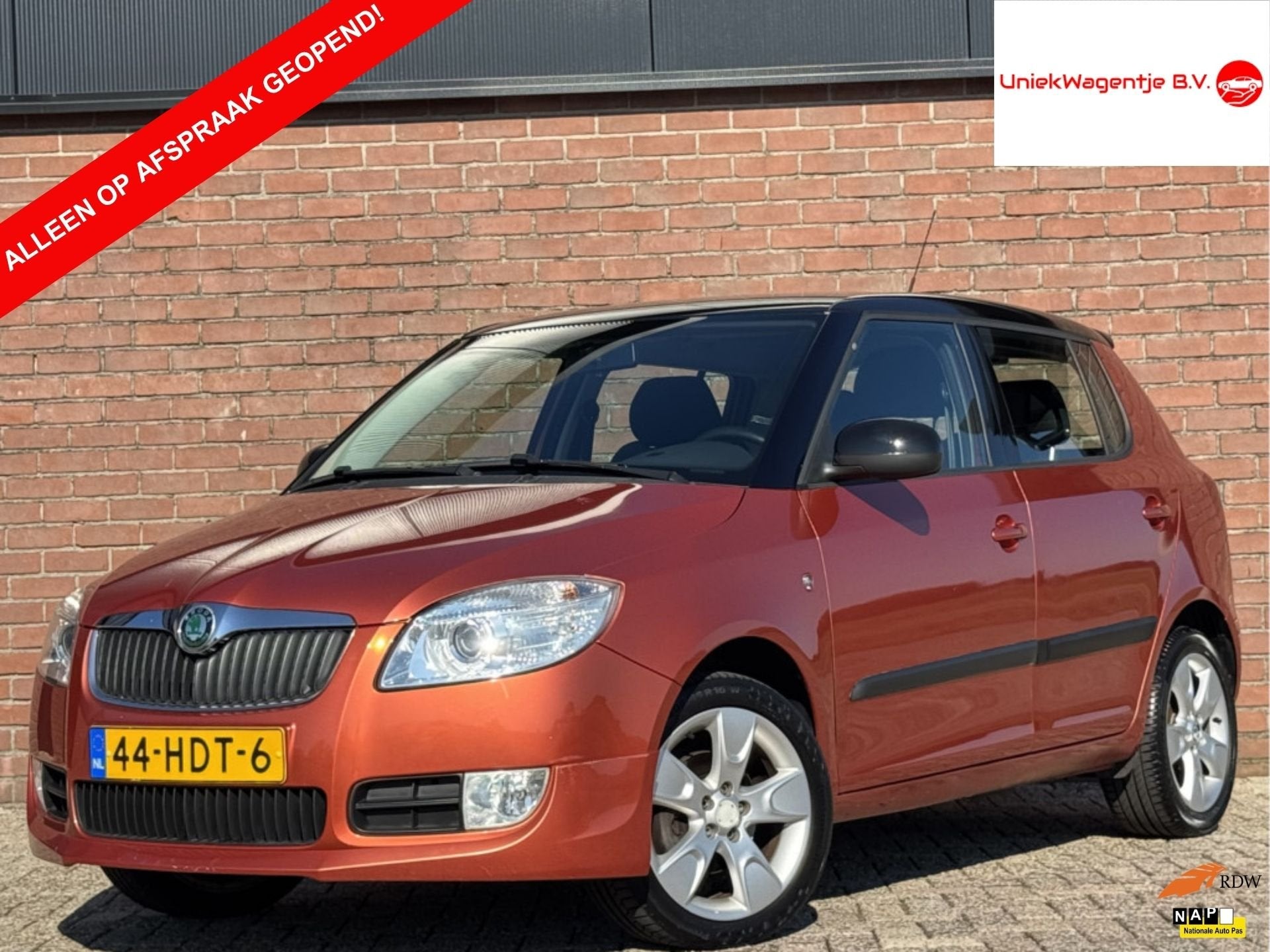 Skoda Fabia 1.4-16V SPORT | NL-AUTO! | 1E EIGENAAR!, Auto's, Voorwielaandrijving, Zwart, Verwarmde buitenspiegels, Origineel Nederlands