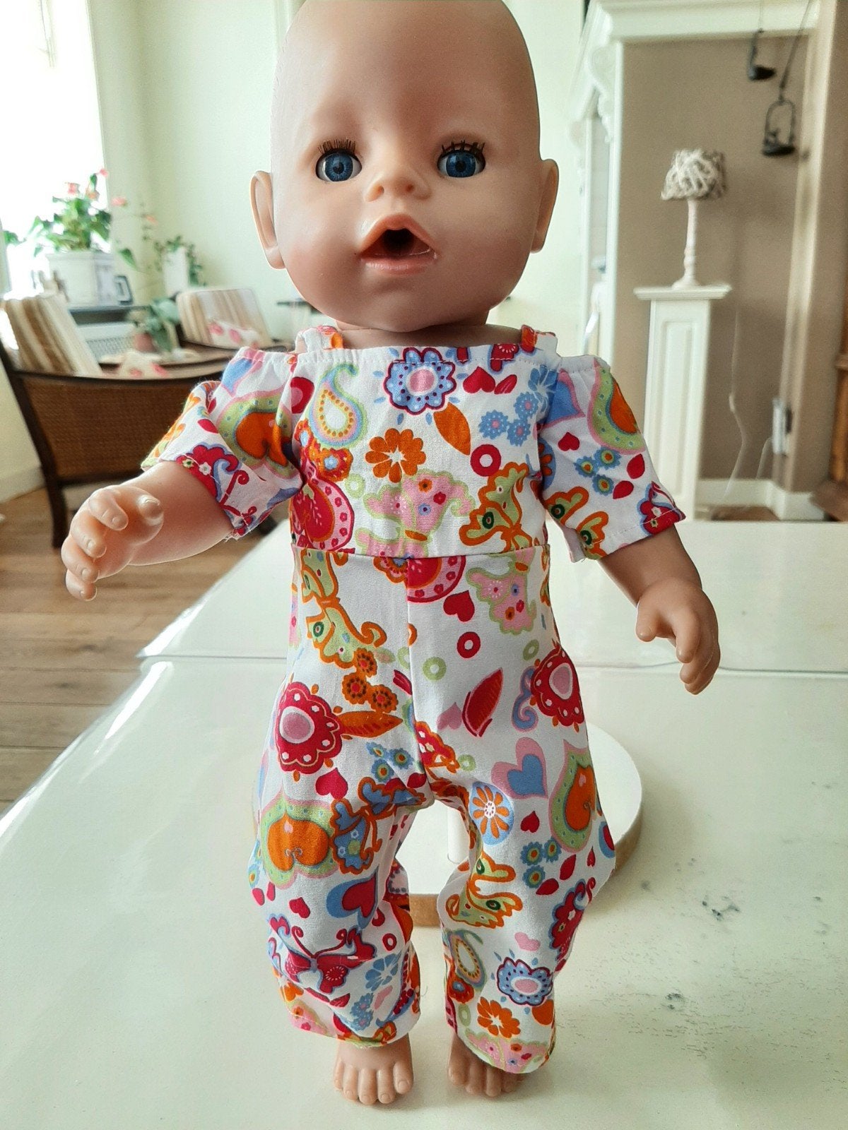 mooie gekleurde jumpsuit baby born pop 43cm, Kinderen en Baby's, Speelgoed | Poppen, Ophalen of Verzenden, Nieuw, Babypop