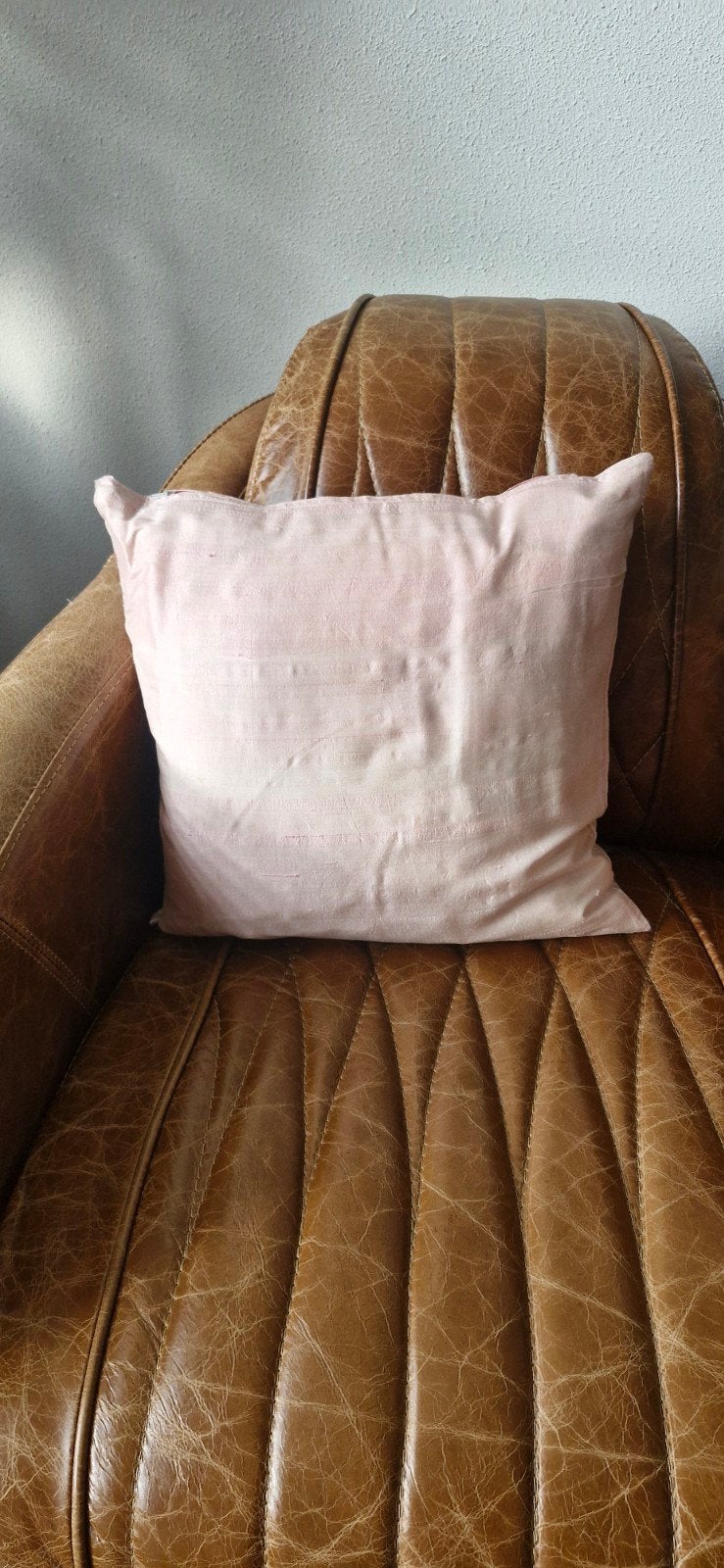 Roze zijden kussen 37x37 cm, Gebruikt, Vierkant, Ophalen of Verzenden, Sierkussen
