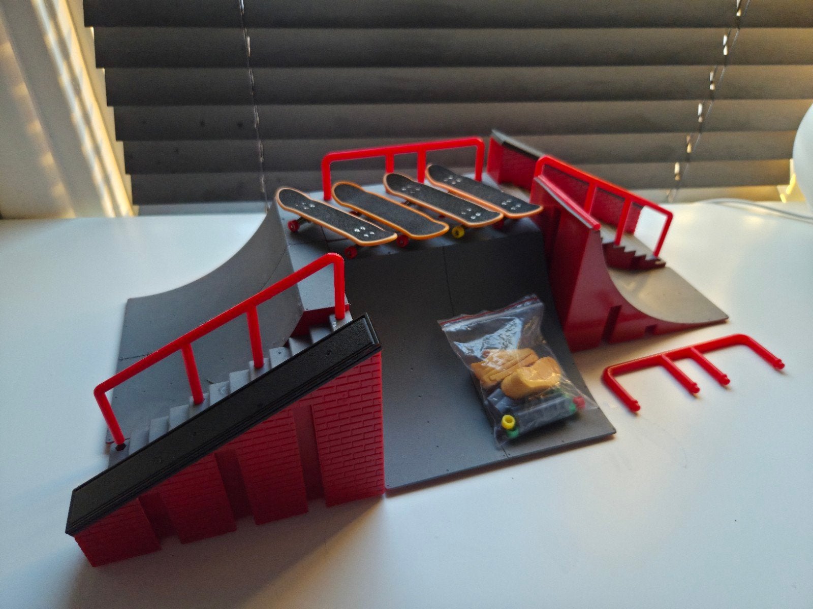 Fingerboard Skatepark Set + 4 Boards, Sport en Fitness, Skateboarden, Ophalen of Verzenden, Gebruikt, Skateboard