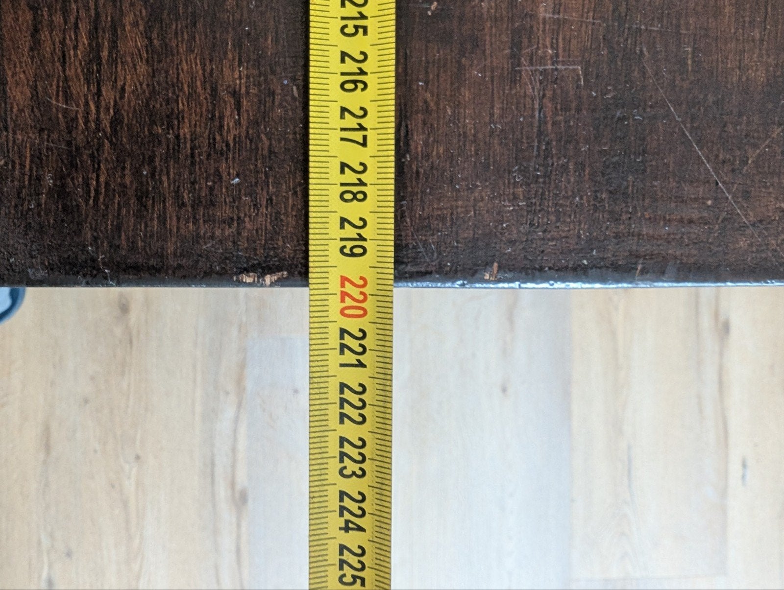 Foto 4 van [MOET WEG] Massief houten eettafel 220x100 cm - robuust