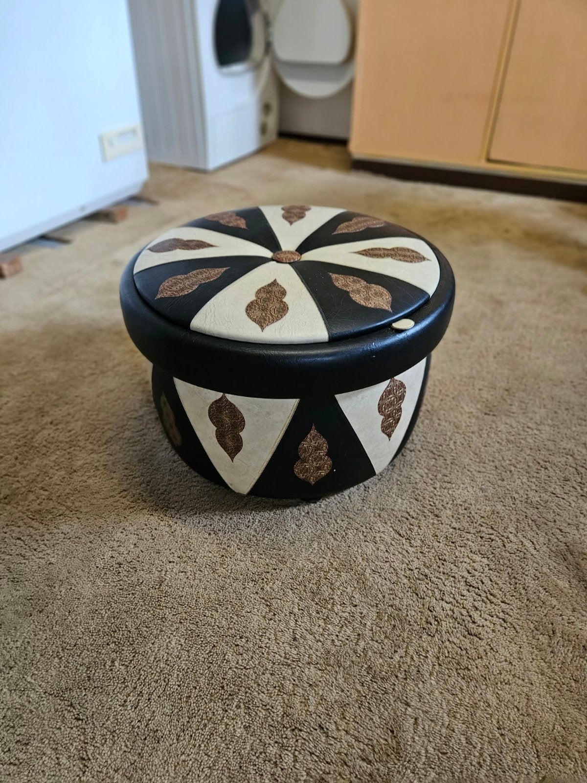 Mooie poef met opbergvakken, Ophalen, 50 tot 100 cm, Rond, 50 tot 100 cm
