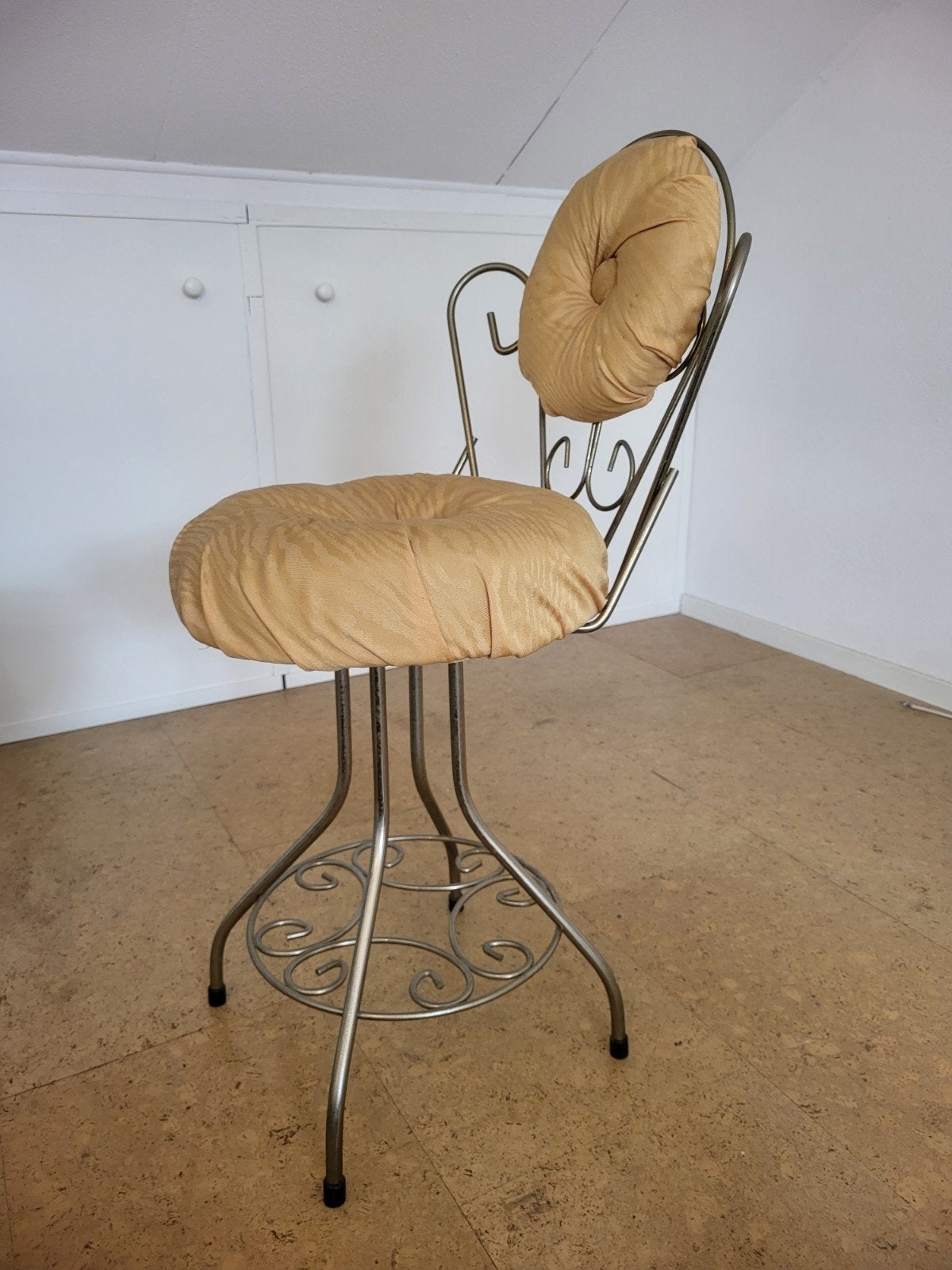 Vintage kaptafelkrukje met gouden bekleding, Ophalen