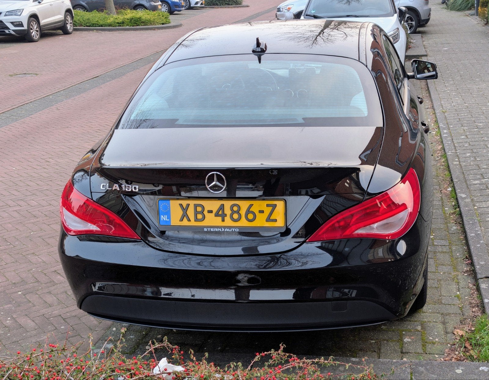 Mercedes-Benz CLA 180 122pk 7G-DCT 2018 Zwart, Auto's, Mercedes-Benz, 4 cilinders, 715 kg, 1200 kg, Sedan