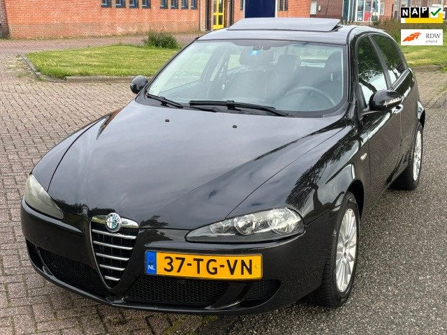 Alfa Romeo 147 1.6 T.Spark Veloce Collezione ECC Audio/CD Le, 1195 kg, Gebruikt, Zwart, 4 cilinders