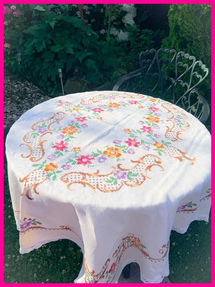 Brocant romantisch tafelkleed tafellaken geborduurde bloemen, Ophalen of Verzenden