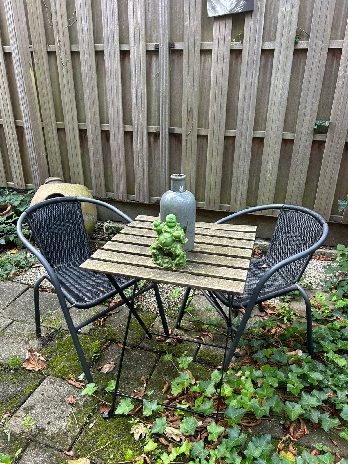 Tuinset / balkonset – 2 stevige stoelen + houten tafeltje, Ophalen of Verzenden, Zo goed als nieuw, 2 zitplaatsen