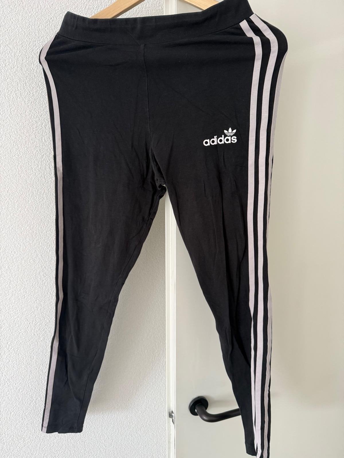 Adidas legging zwart met witte strepen, Maat 38/40 (M), Zwart, Ophalen of Verzenden, Lang