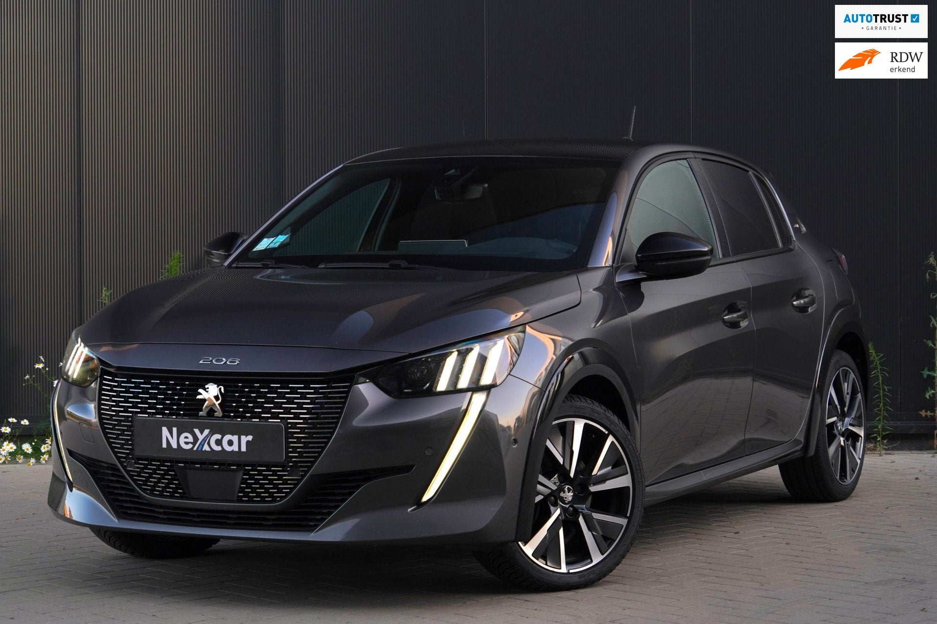 Peugeot 208 GT-line AUTOMAAT|Carplay|12mnd GARANTIE|3D COCKP, Auto's, Peugeot, Gebruikt, Zwart, 1133 kg, Leder en Stof