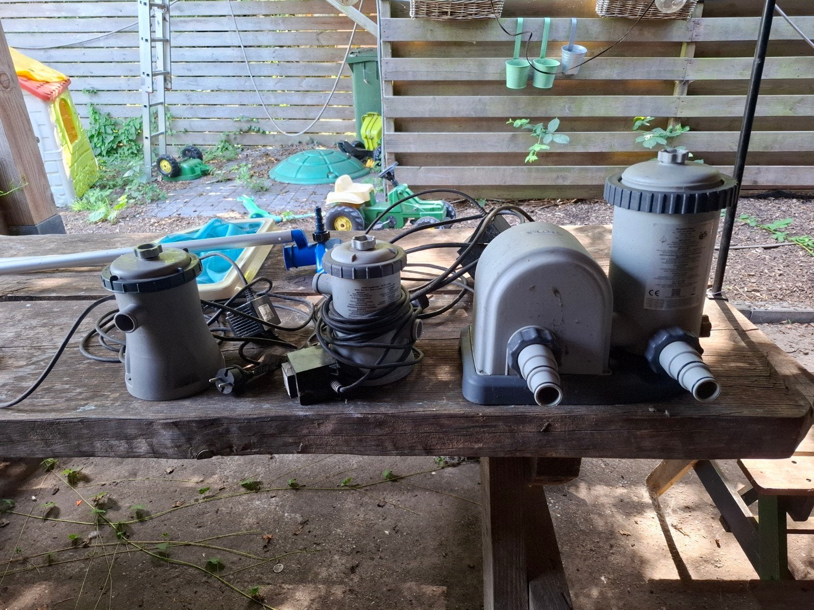 zwembad pomp en zuiger en schepnet, Ophalen