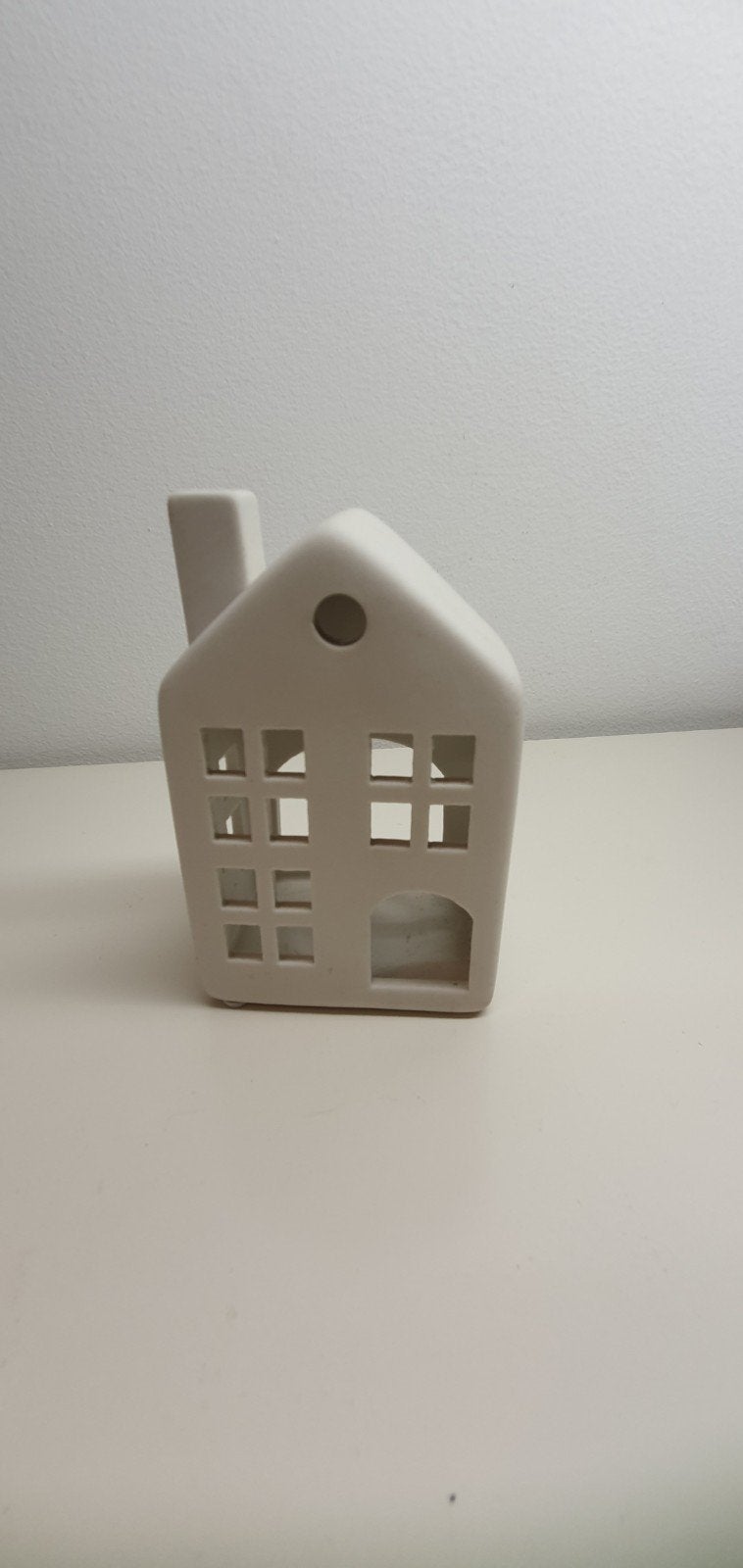 Wit keramisch huisje waxinelichthouder, Huis en Inrichting, Ophalen, Wit, Waxinelichthouder, Zo goed als nieuw
