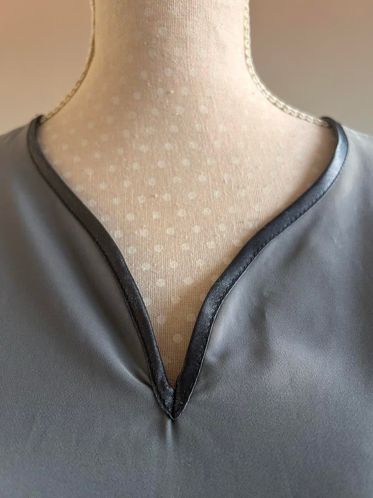 Abaya grijs/blauw mt S met mooie glans, Ophalen of Verzenden, Zo goed als nieuw
