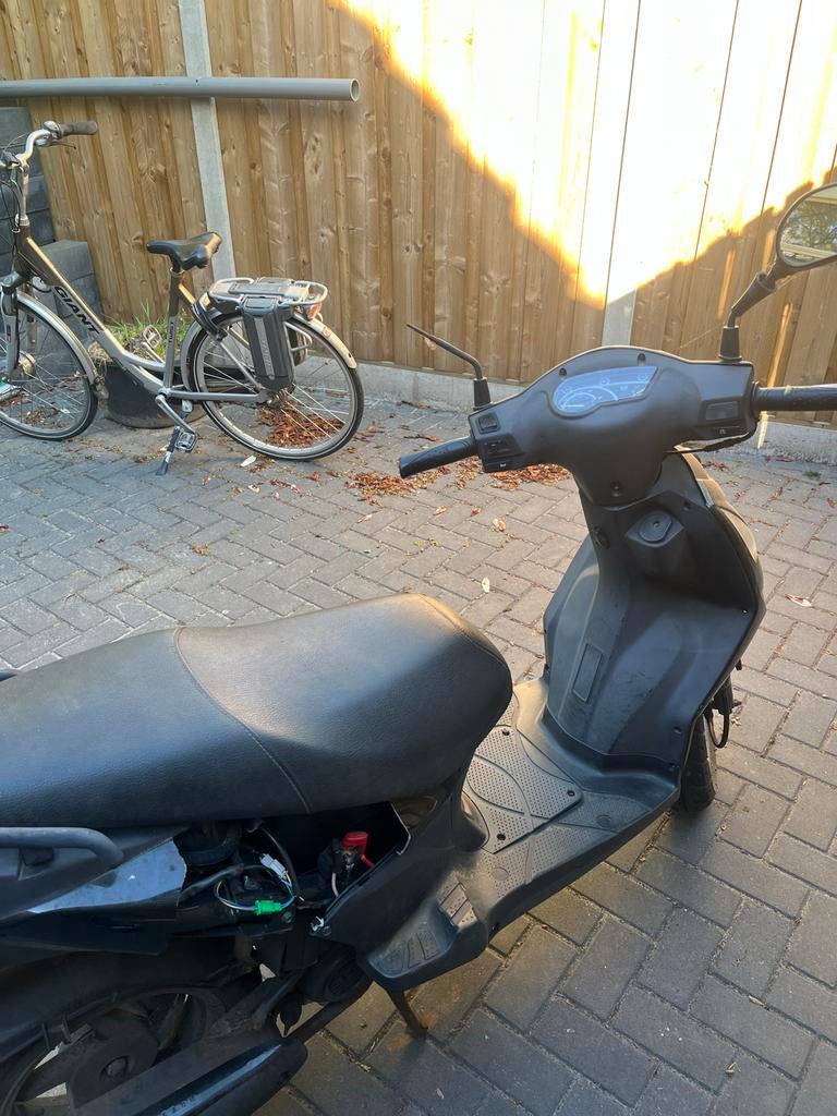 Sym Orbit 2 scooter - Gele plaat - Loopt niet, Fietsen en Brommers, Brommeronderdelen | Scooters, Ophalen, Gebruikt, Overige typen