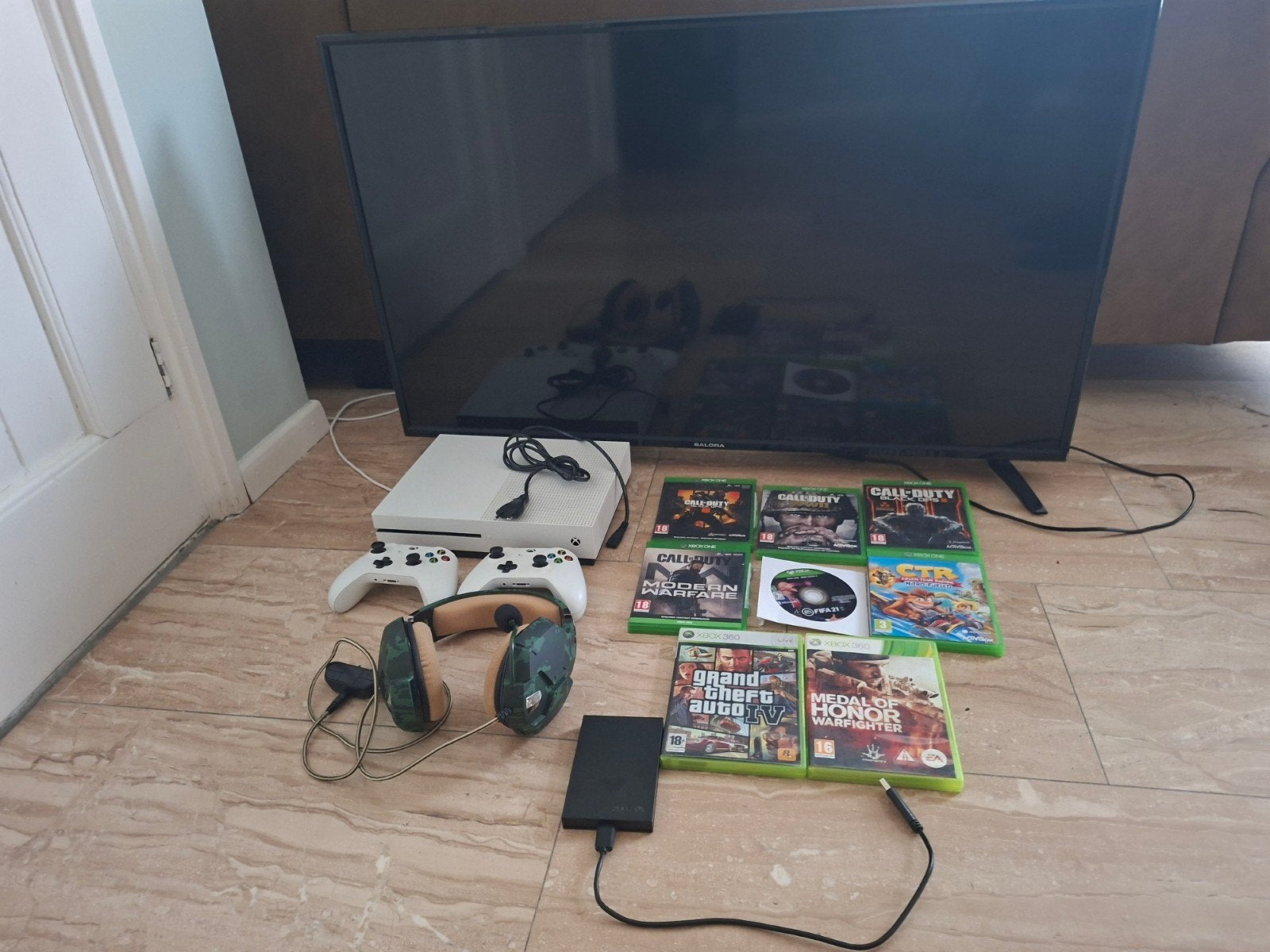 Xbox One S, 2 controllers, headset, games, seagate 2TB & TV, Gebruikt, Met 2 controllers, Xbox One S, Ophalen of Verzenden
