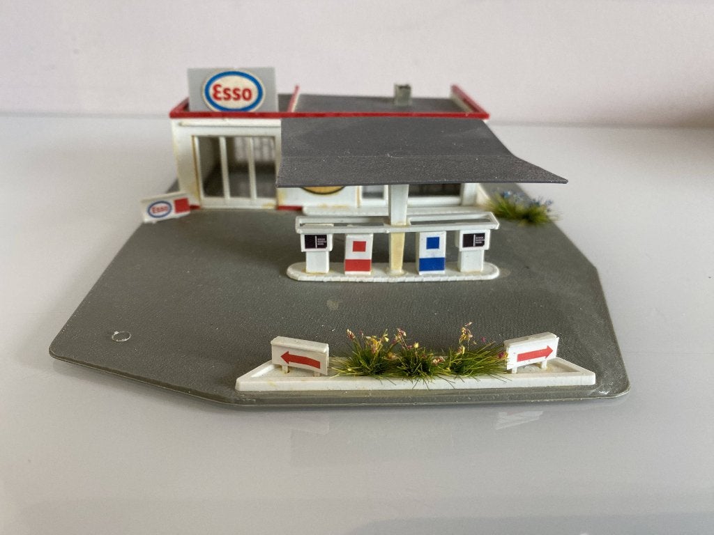 HO Pola Esso tankstation (768*), Hobby en Vrije tijd, Modeltreinen | H0, Gebruikt, Brug, Tunnel of Gebouw, Gelijkstroom of Wisselstroom
