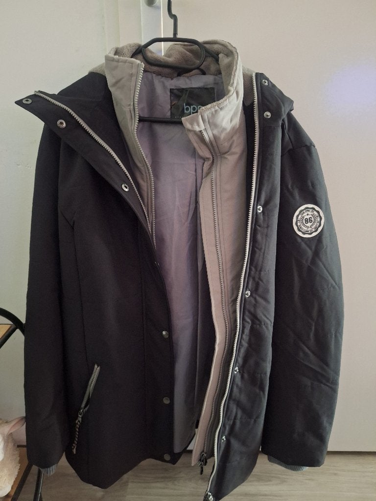 Mooie nieuwe gevoerde dames winterjas met capuchon, maat 50, Ophalen of Verzenden, Nieuw, Maat 46/48 (XL) of groter, Zwart