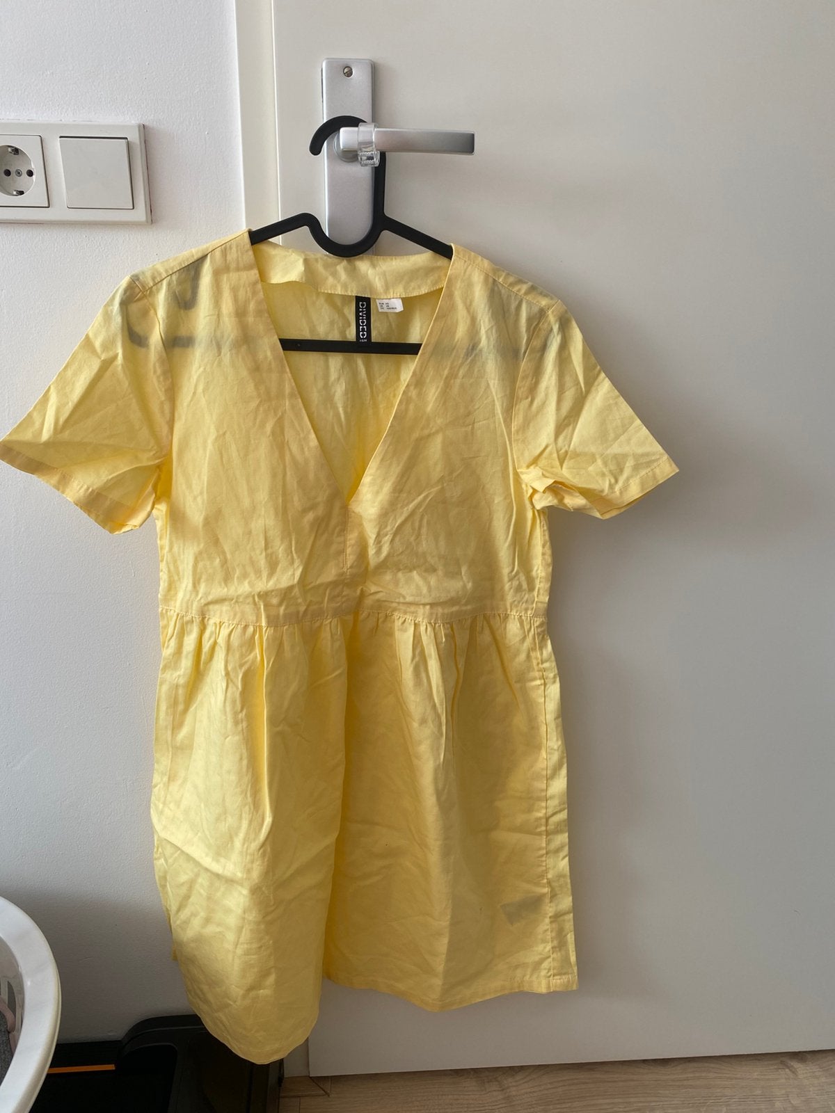 Nieuwe gele jurk van Divided by H&M, maat XS, Kleding | Dames, Geel, Nieuw, Ophalen of Verzenden, Maat 34 (XS) of kleiner