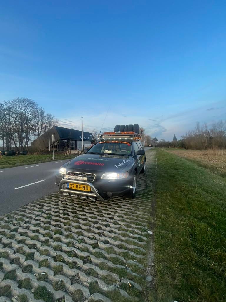 Garbage run Volvo XC70 2.4 D5 AWD Geartronic 2005 Bruin, Auto's, Automaat, 1800 kg, 197 €/maand, Bruin