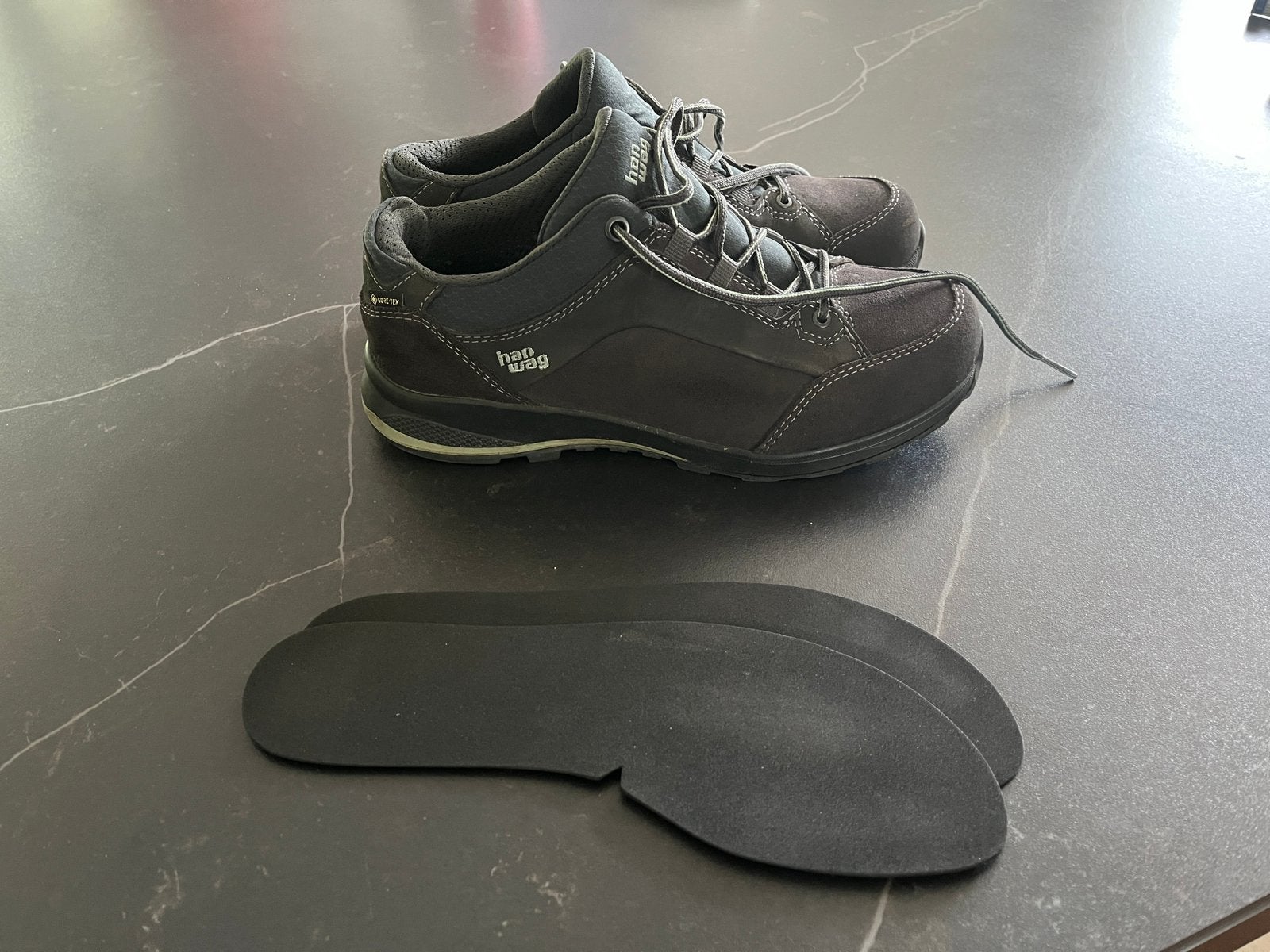 Nette grijze Hanwag wandelschoenen, brede voorkant mt 6,5, Ophalen, Zo goed als nieuw, Schoenen