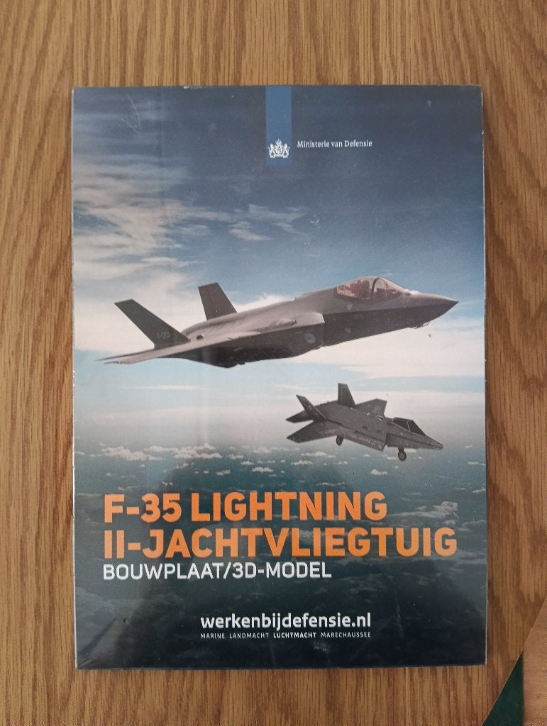 Bouwplaten. F35vliegtuig (in folie)+ retro streekbus. Los tk, Ophalen, Nieuw, Groter dan 1:32