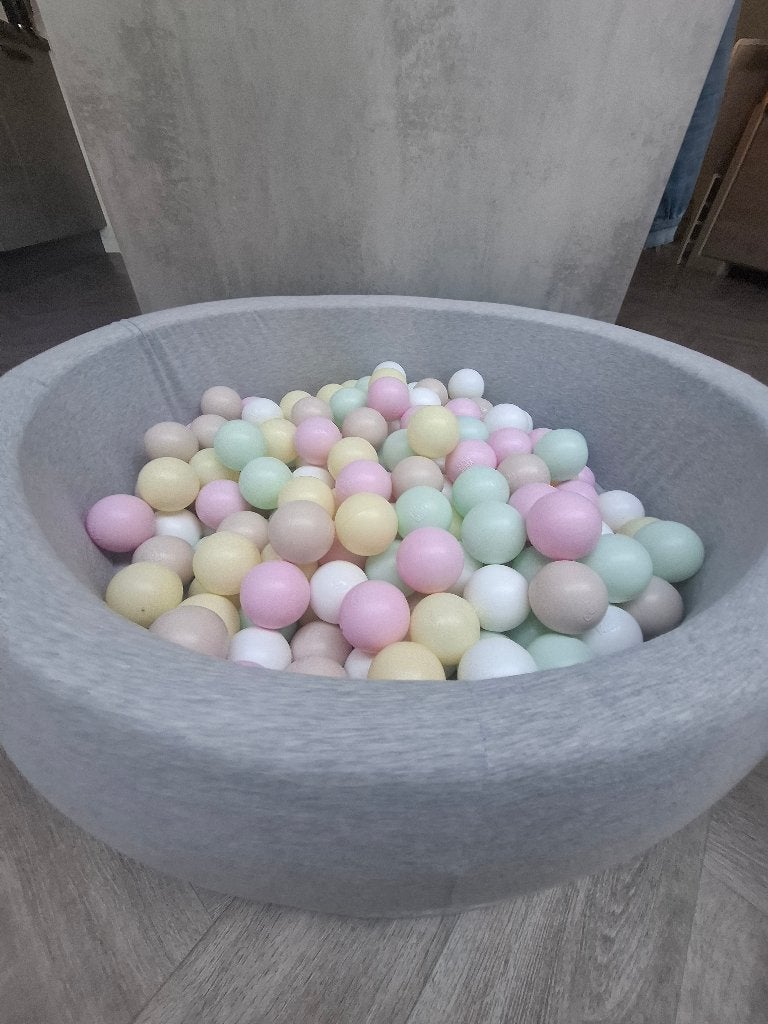 Ballenbak met pastelkleurige ballen, Ophalen, Zo goed als nieuw, Jongen of Meisje