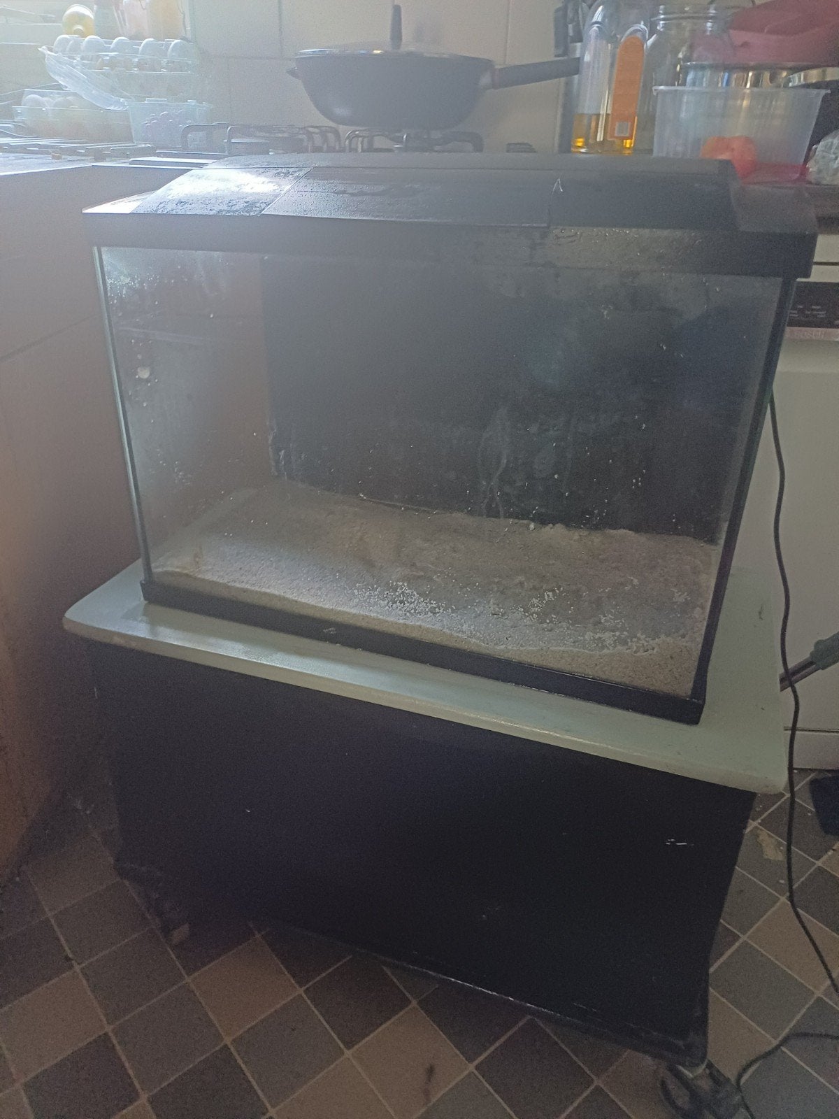 Aquarium op kast met klepdeksel en wieletjes, Dieren en Toebehoren, Ophalen, Leeg aquarium