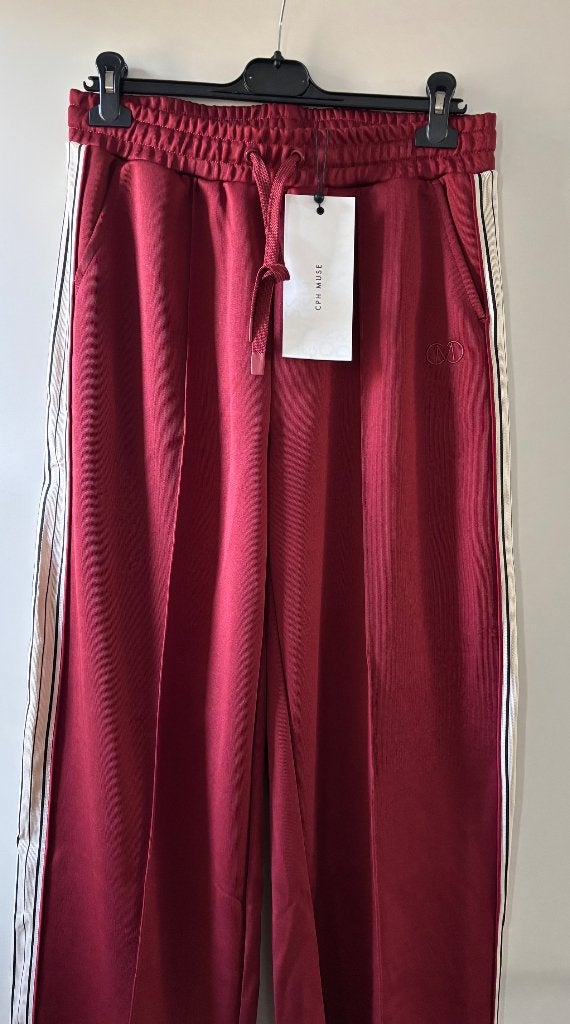 Copenhagen Muse NIEUW broek / pantalon maat L bordeauxrood, Maat 38/40 (M), Nieuw, Lang, Rood
