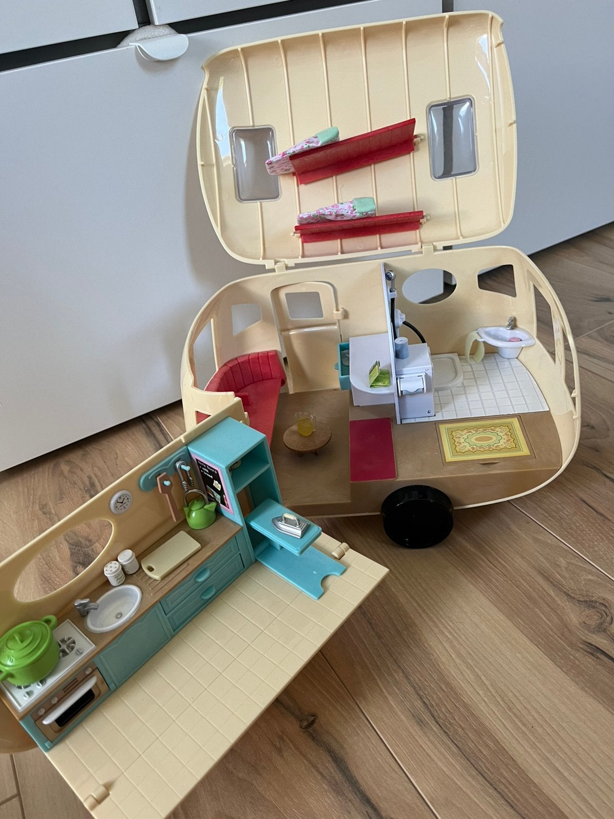 Sylvanian Families caravan met accesoires, Ophalen of Verzenden, Zo goed als nieuw, Toebehoren