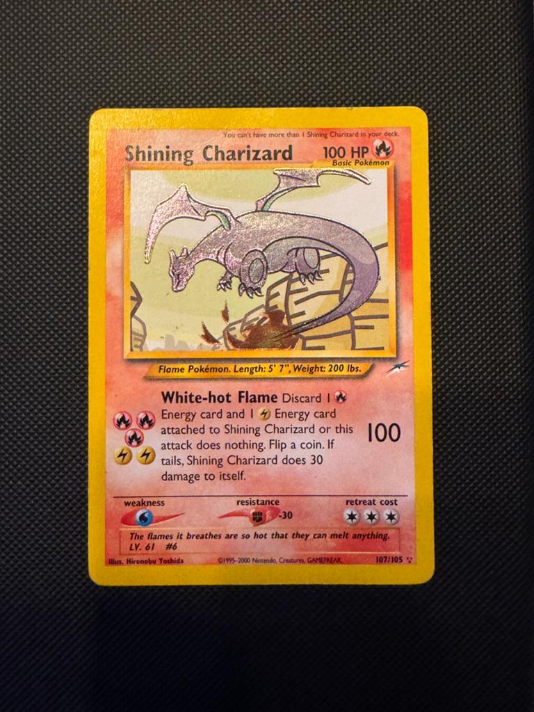 Shining Charizard 107/105 neo destiny, Hobby en Vrije tijd, Verzamelkaartspellen | Pokémon, Ophalen of Verzenden, Zo goed als nieuw